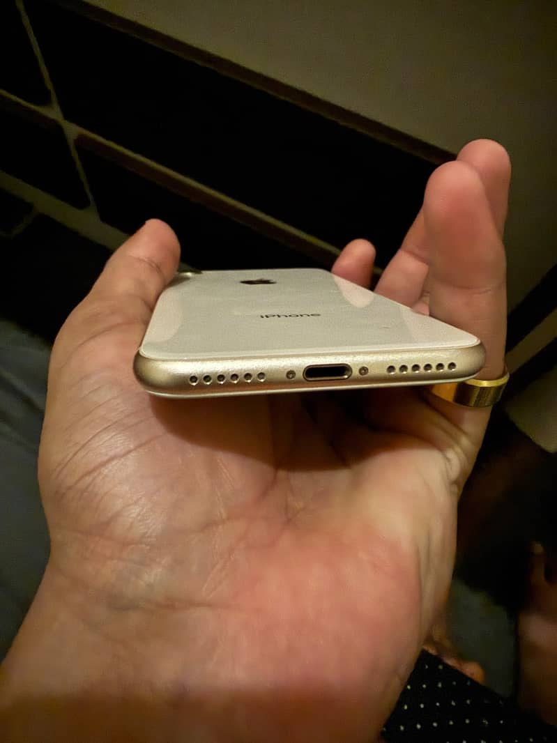 Apple iPhone 8 4