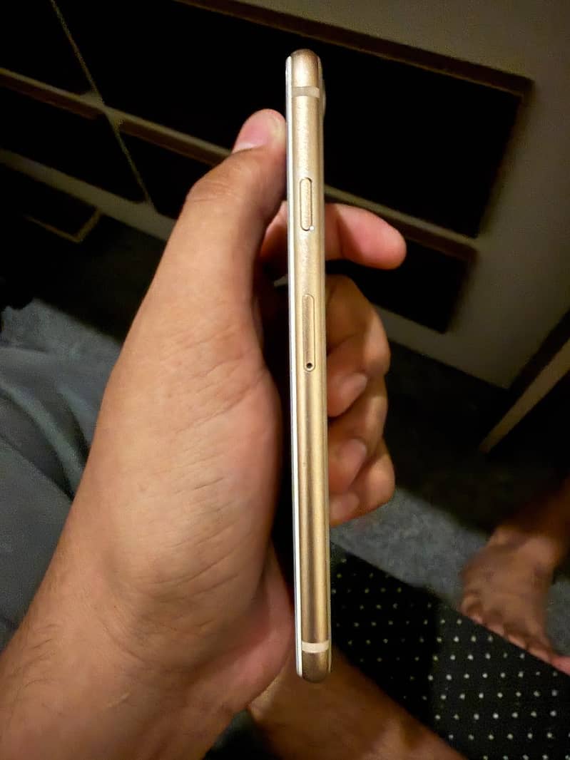 Apple iPhone 8 5
