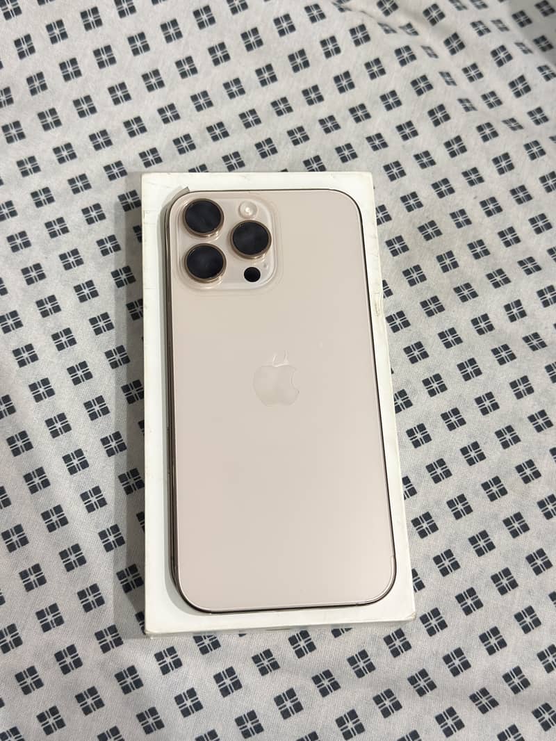 iPhone 16 Pro Max 4