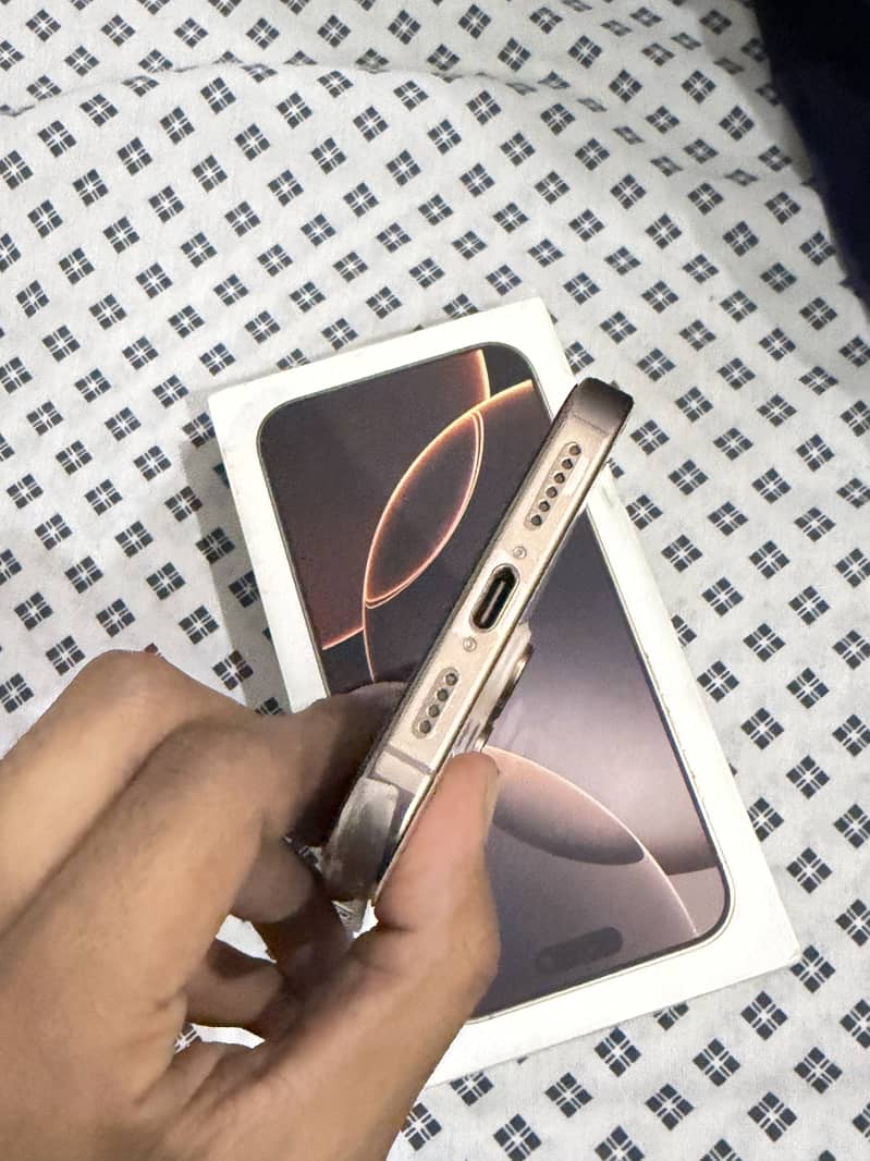 iPhone 16 Pro Max 5