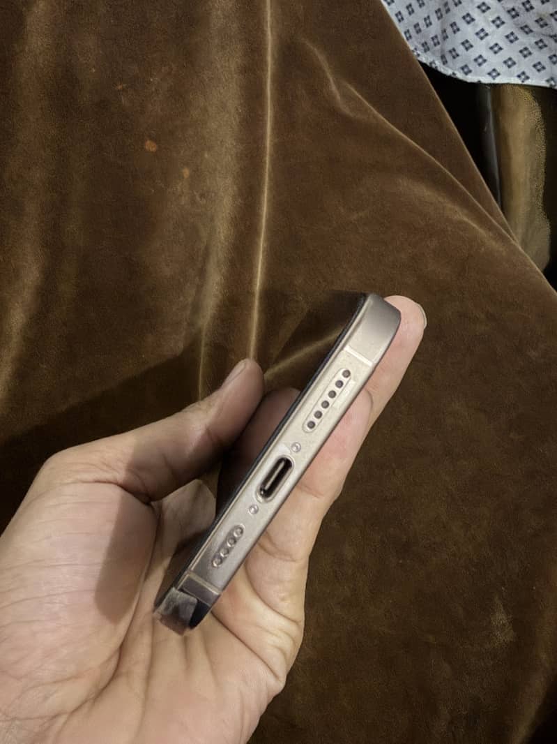 iPhone 16 Pro Max 6