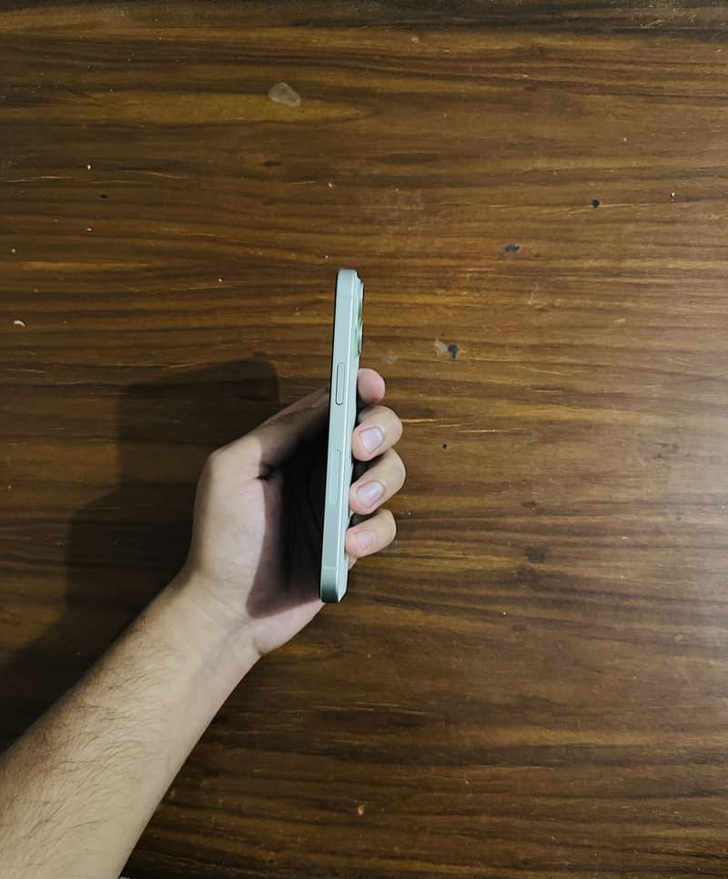 Apple iPhone 15 2