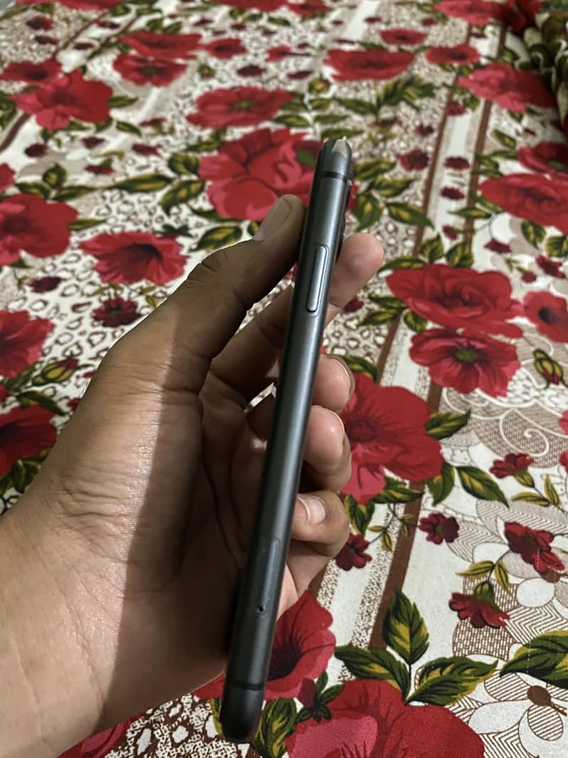 Apple iPhone 11 5
