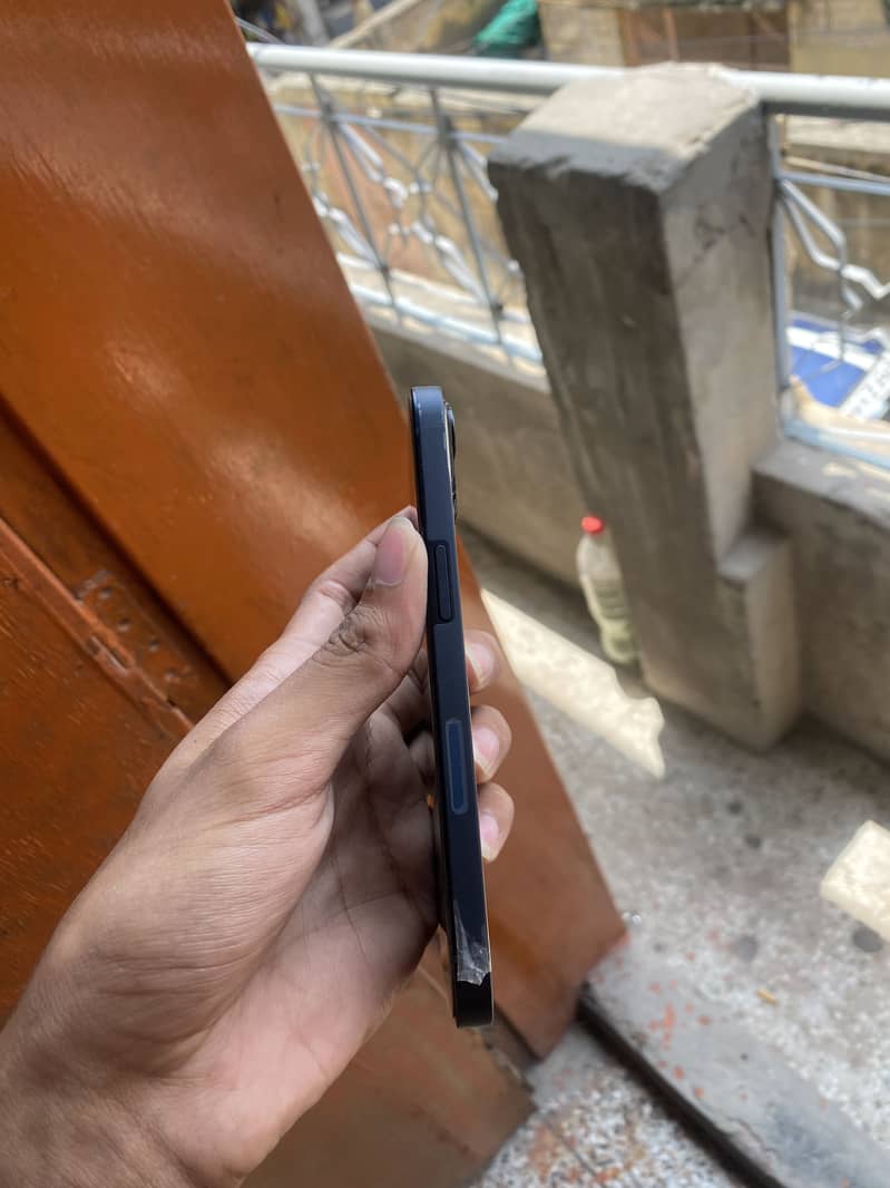 Apple iPhone 13 jv 1