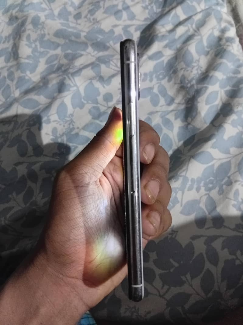 Apple iPhone XS 1
