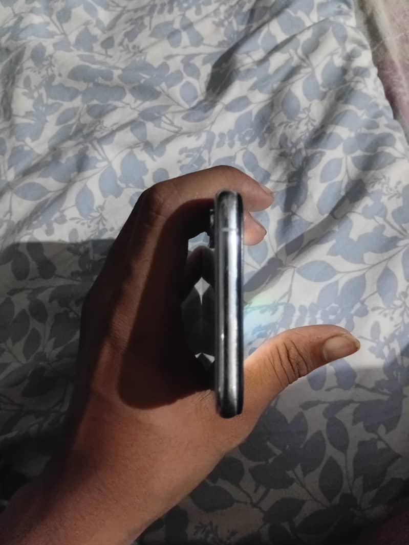 Apple iPhone XS 3
