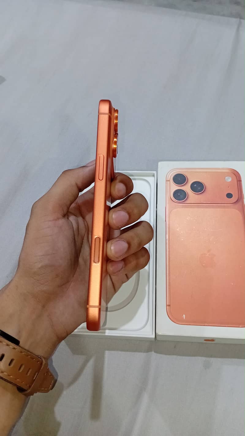 Apple iPhone 17 Pro Max 5