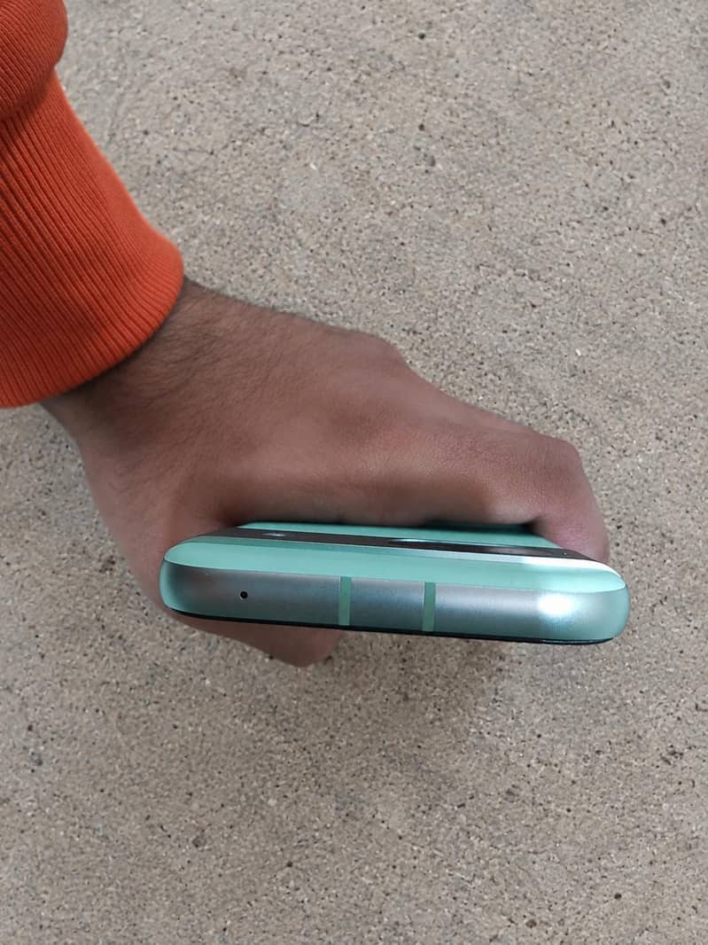 Google Pixel 8a 4