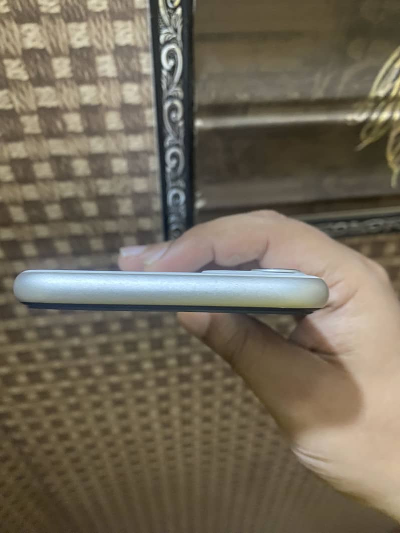 Apple iPhone 11 3