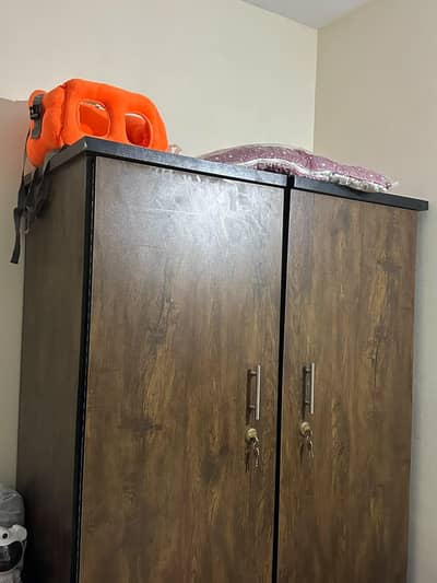 2 door almari good condition