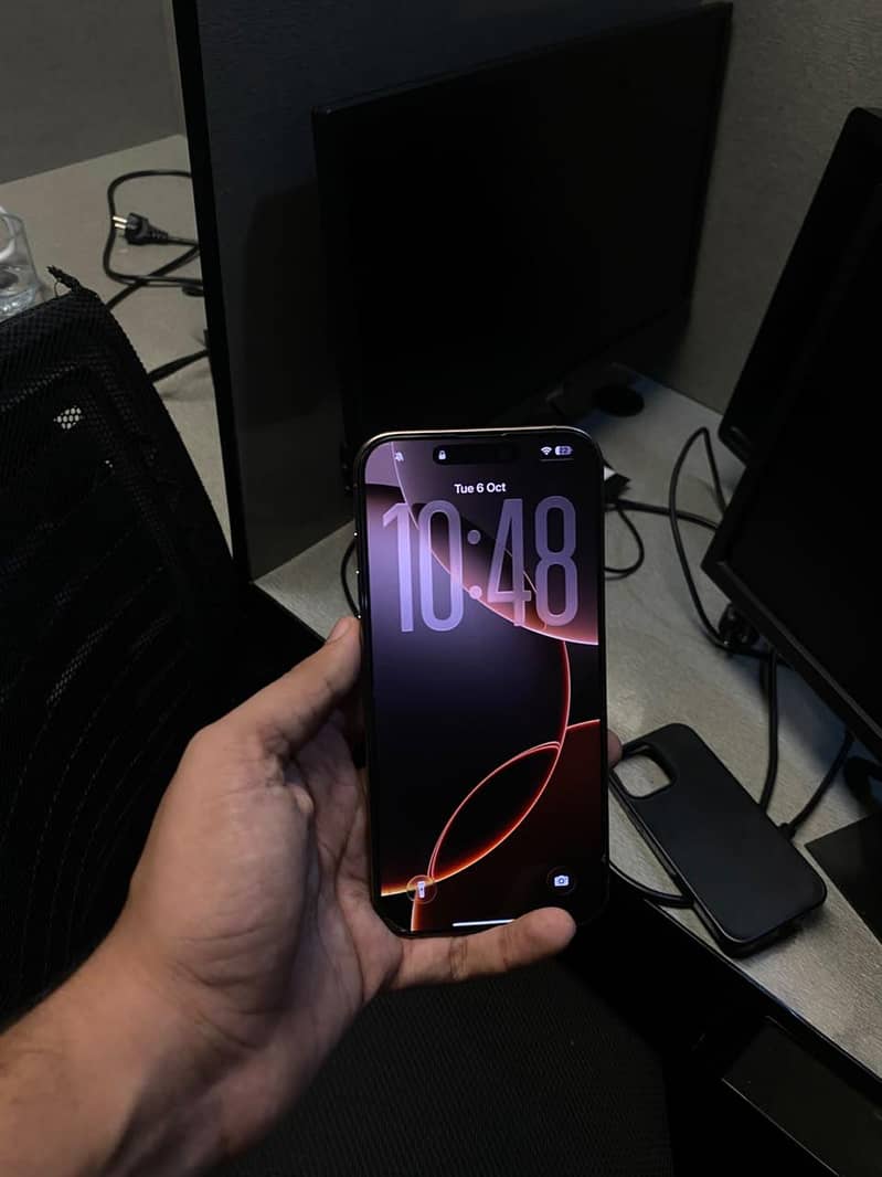 Apple iPhone 16 Pro Max 0