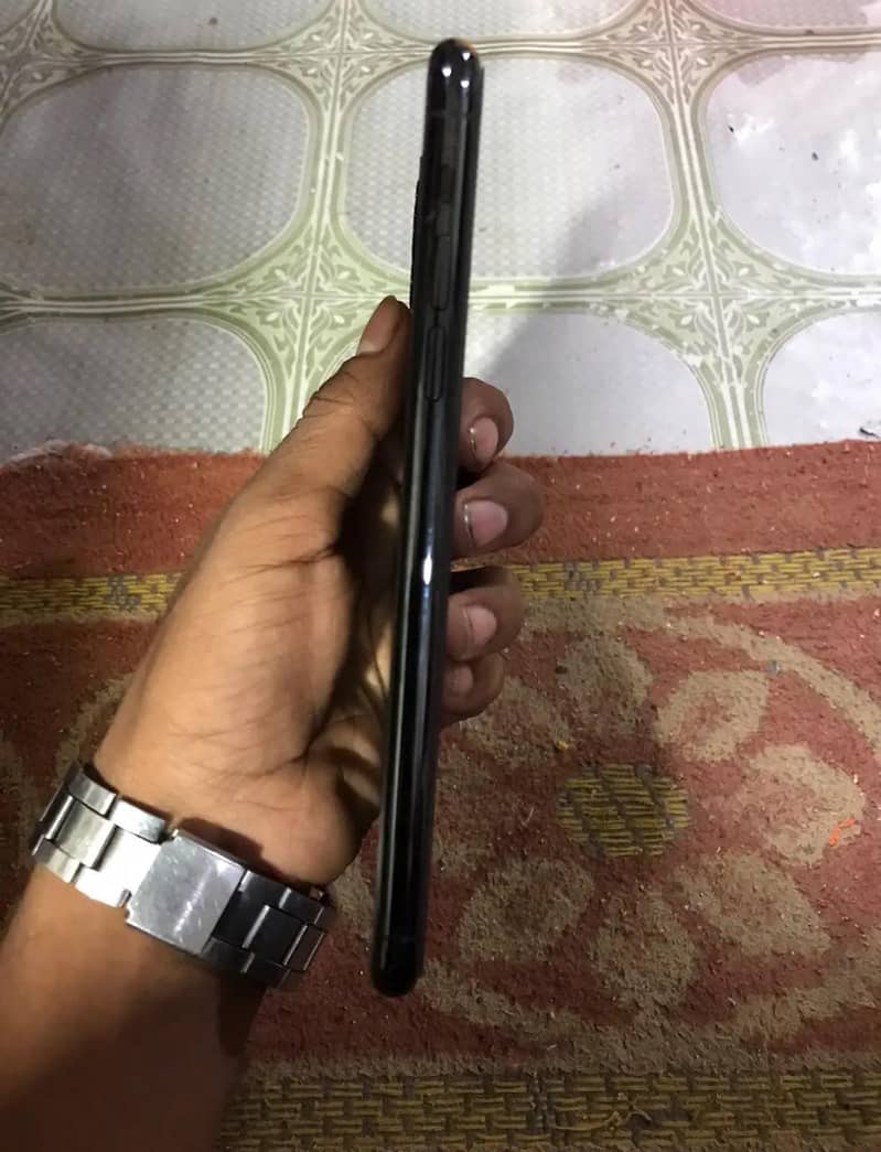 Apple iPhone 11 Pro Max 1