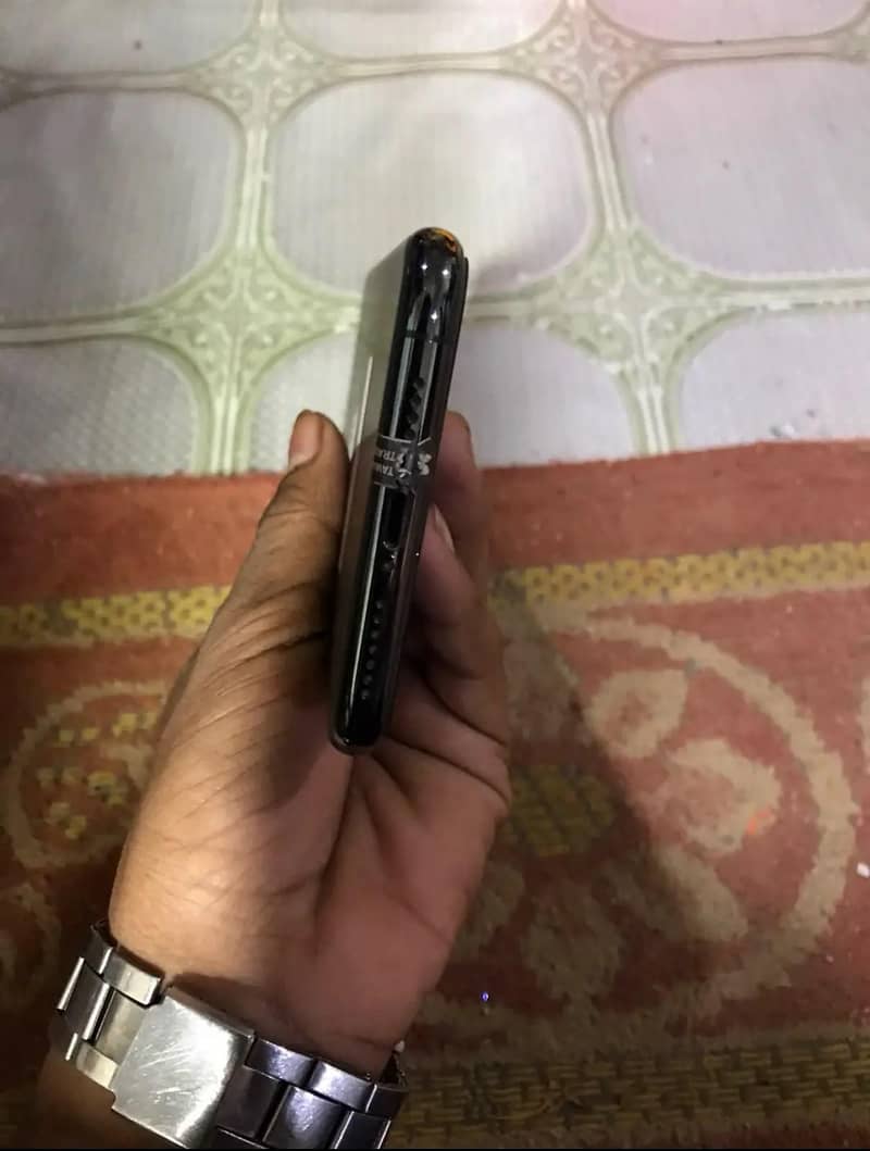 Apple iPhone 11 Pro Max 2