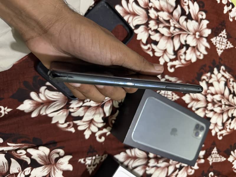 Apple iPhone 11 pro max 1