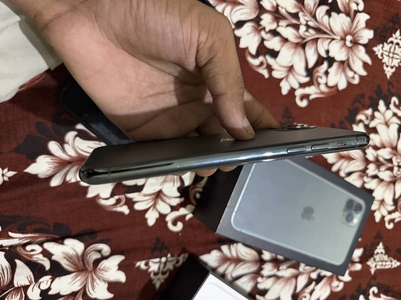 Apple iPhone 11 pro max 2