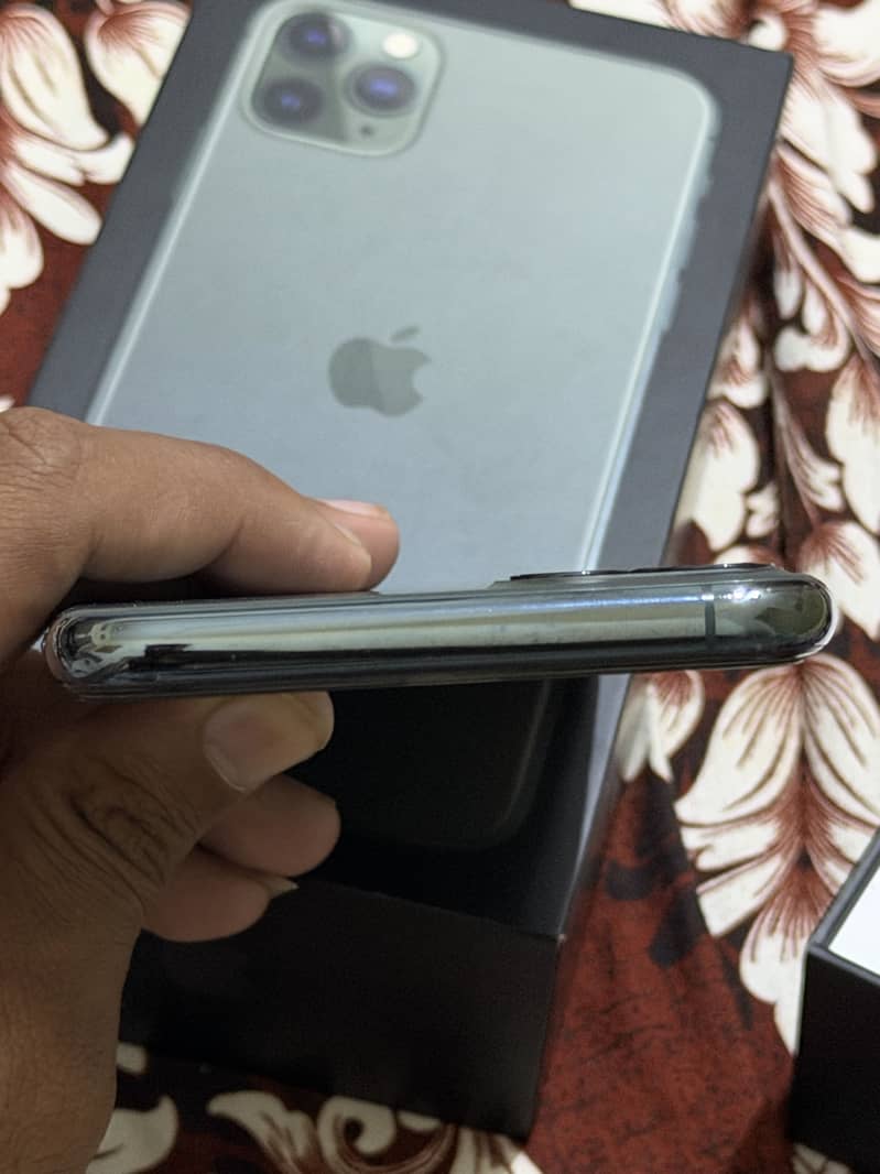 Apple iPhone 11 pro max 5