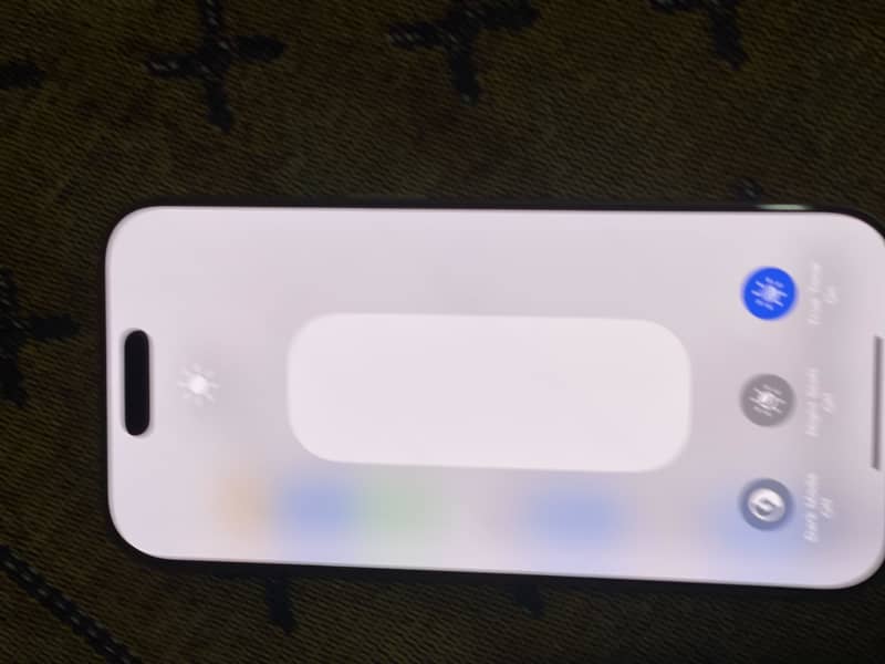 Apple iPhone 16 Pro 3