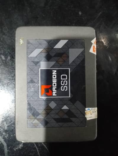 AMD Radeon-branded 2.5-inch SATA SSD,