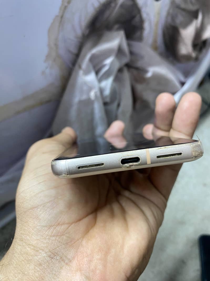 Google Pixel 8 4