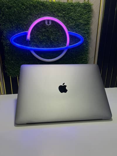 Apple MacBook Pro M1 (2020) – 13" Touch Bar WhatsApp krain 03215984936