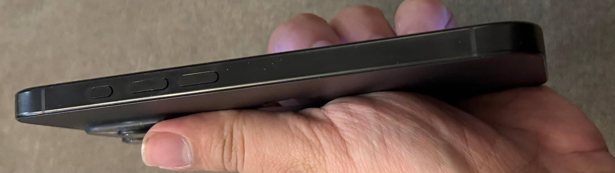 Apple iPhone 16 Pro 1