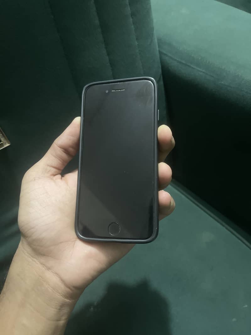 Apple iPhone 7 0