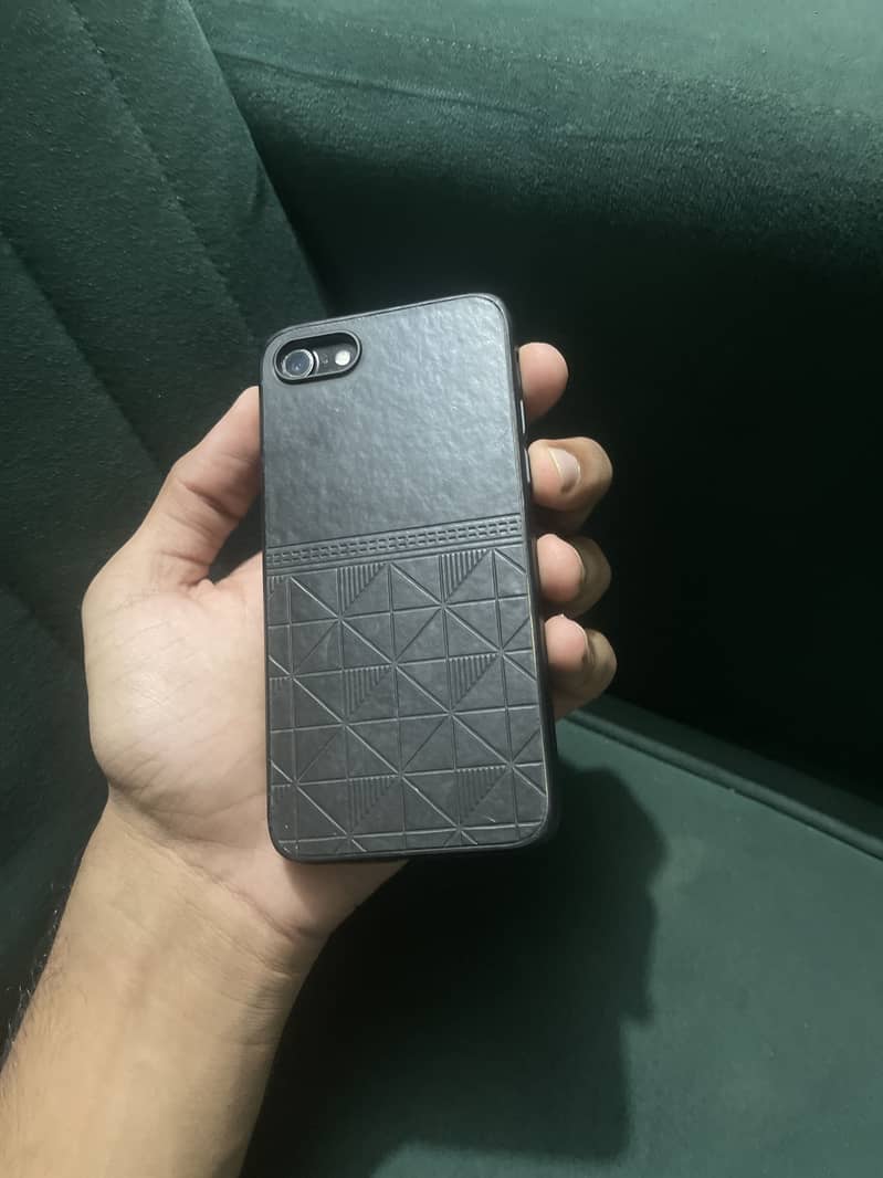 Apple iPhone 7 1