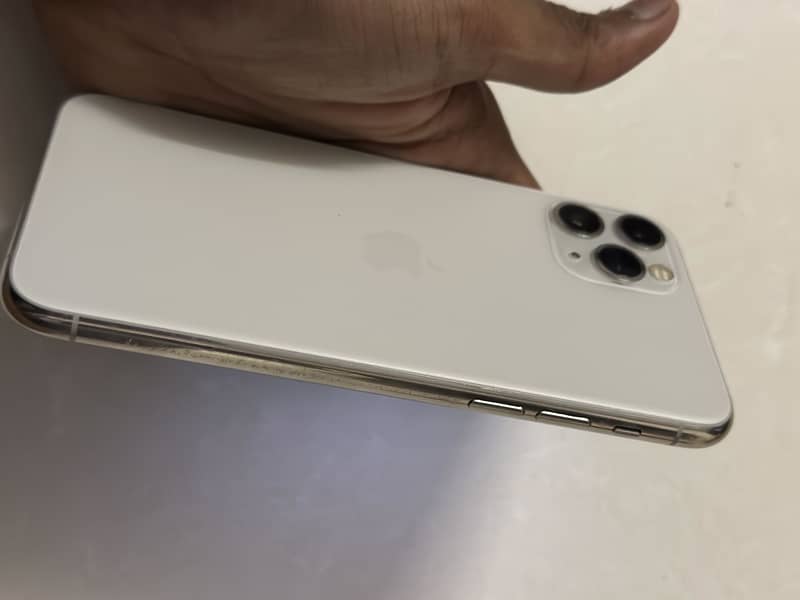 Apple iPhone 11 Pro 3