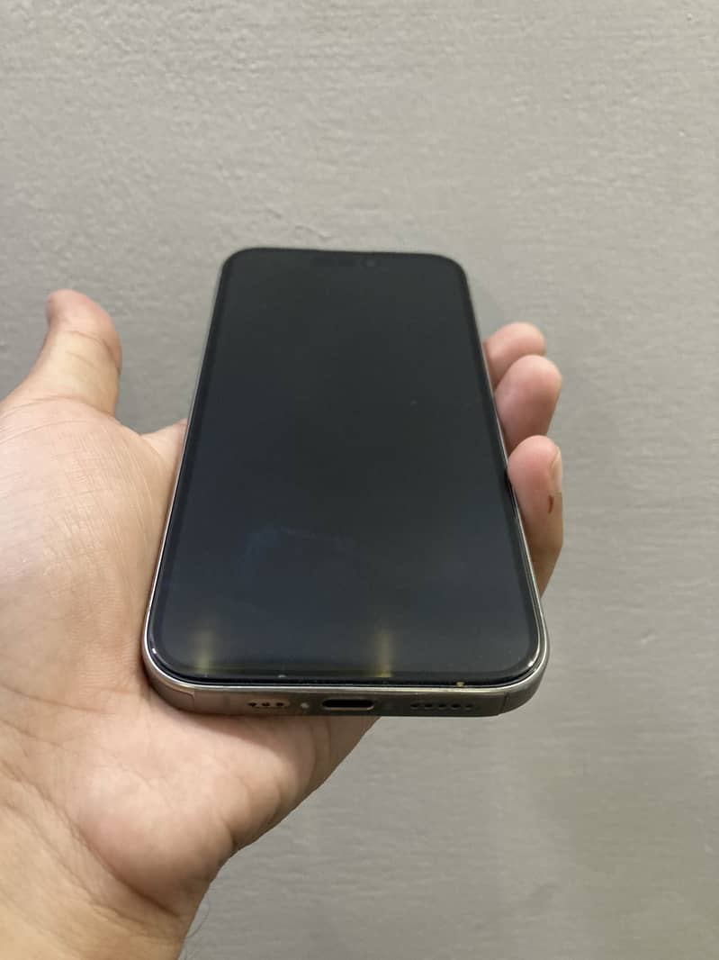 Apple iPhone 15 Pro 2