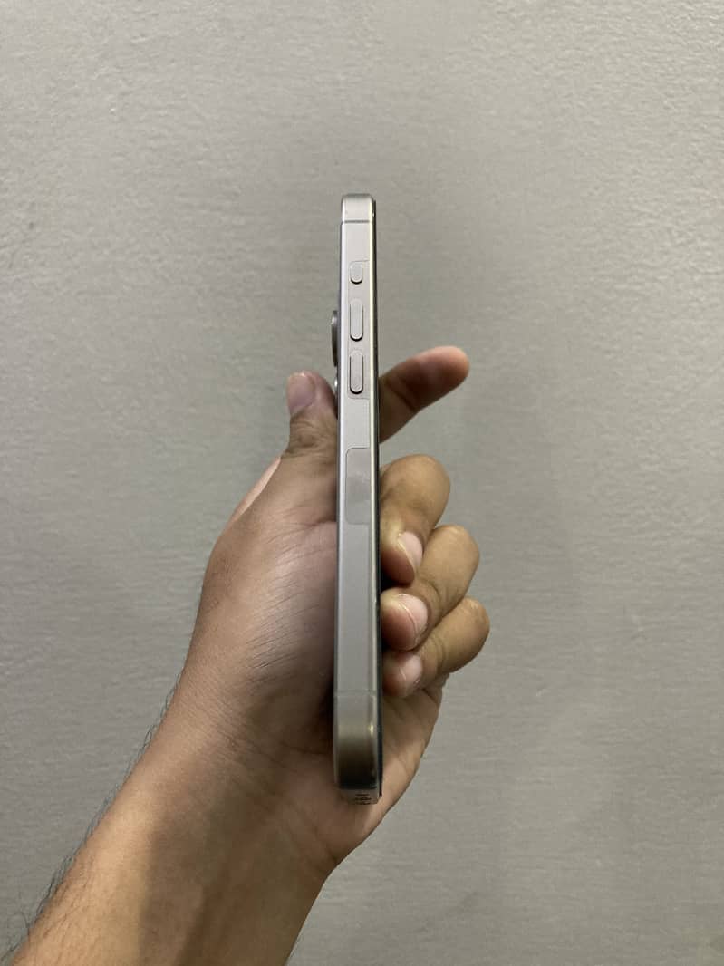 Apple iPhone 15 Pro 6