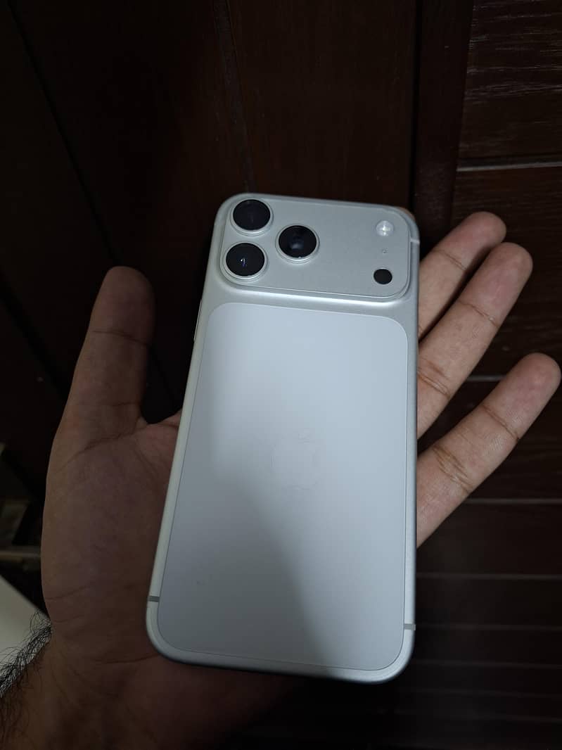Apple iPhone 17 Pro Max 3