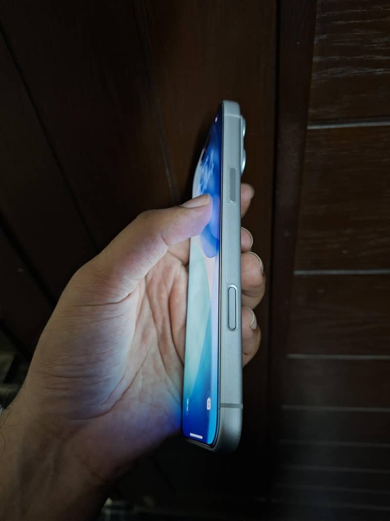 Apple iPhone 17 Pro Max 4