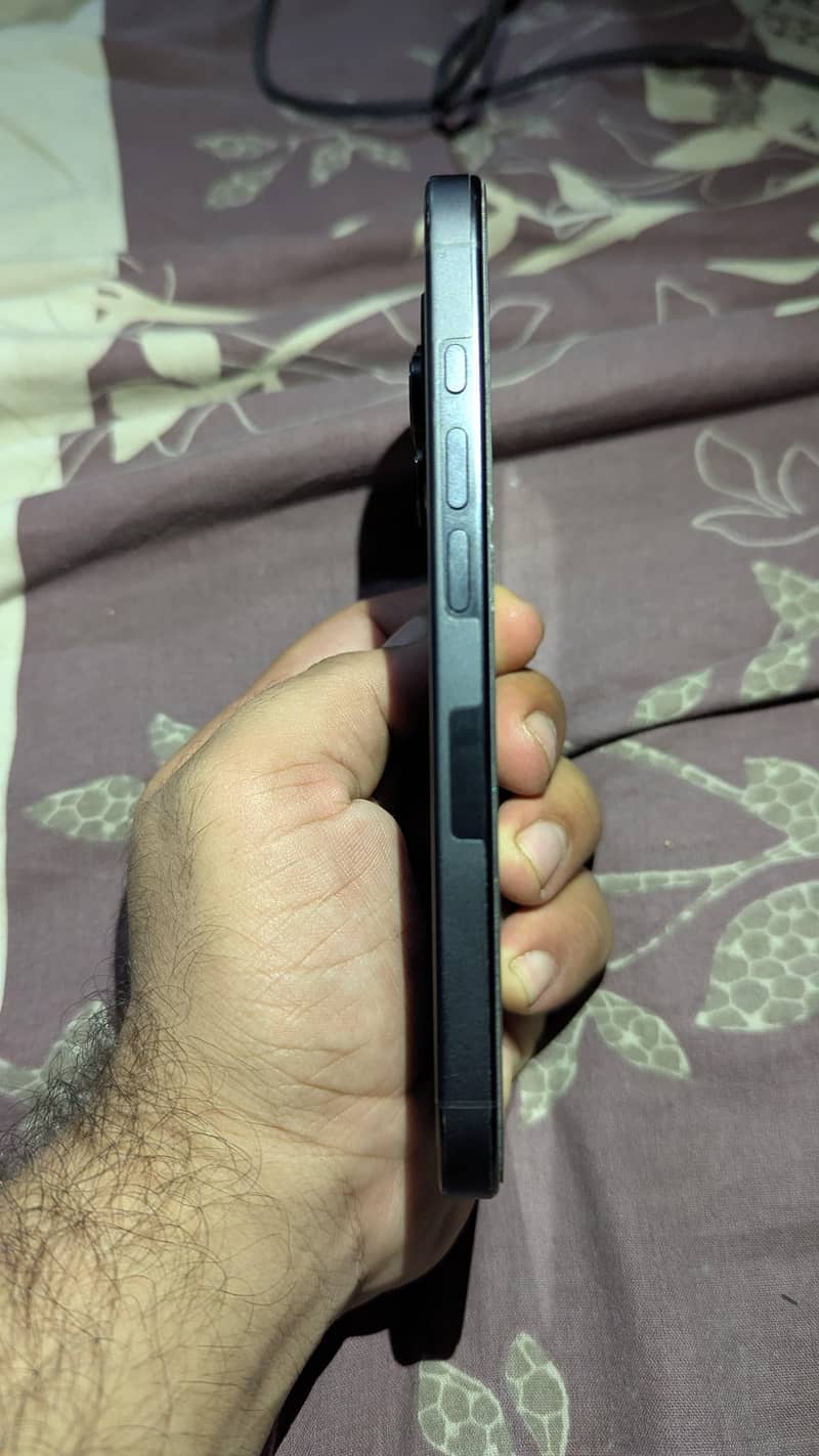 Apple iPhone 16 Pro 1