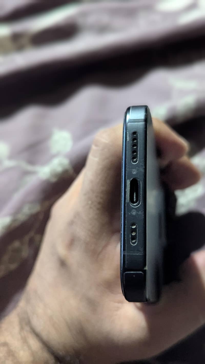 Apple iPhone 16 Pro 3