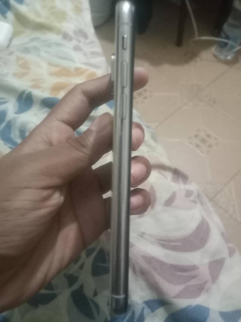 Apple iPhone XS 3
