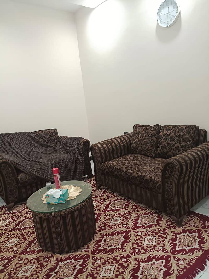 sofa set in good condition. 0