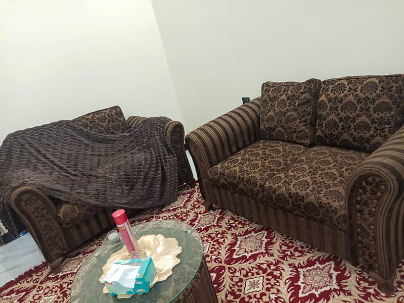 sofa set in good condition. 1