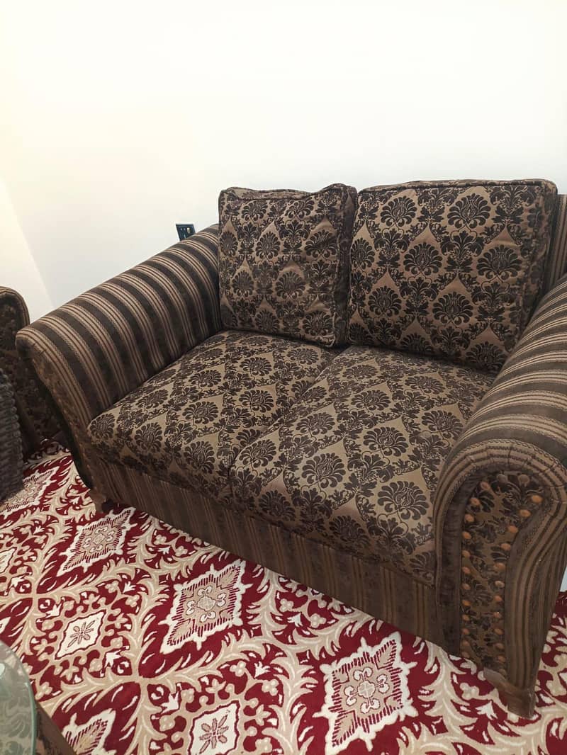 sofa set in good condition. 2
