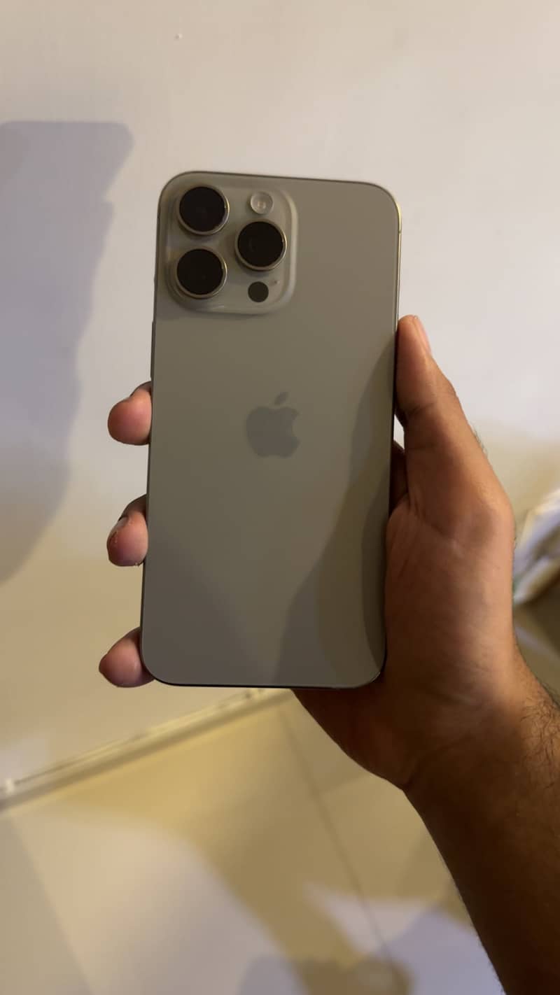 Apple iPhone 15 Pro Max 0