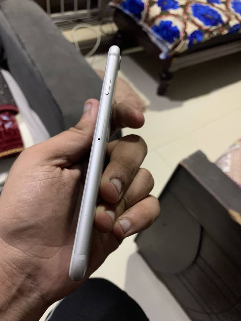 Apple iPhone 7 2