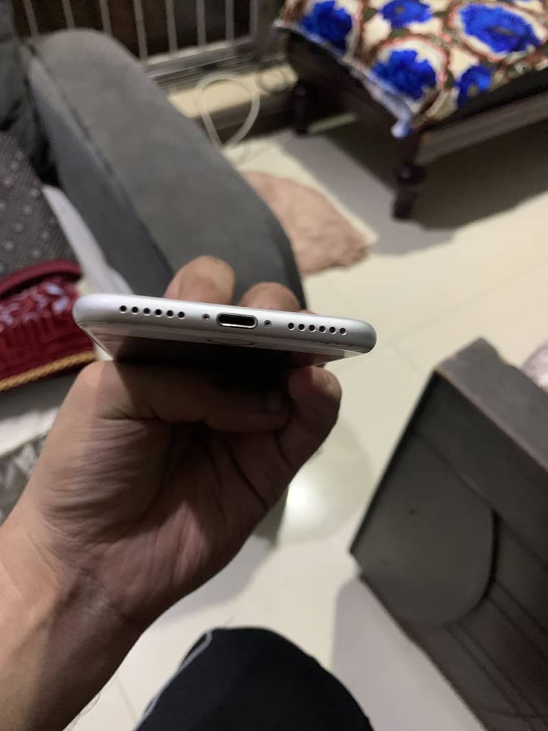 Apple iPhone 7 3