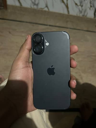 Apple iPhone 16