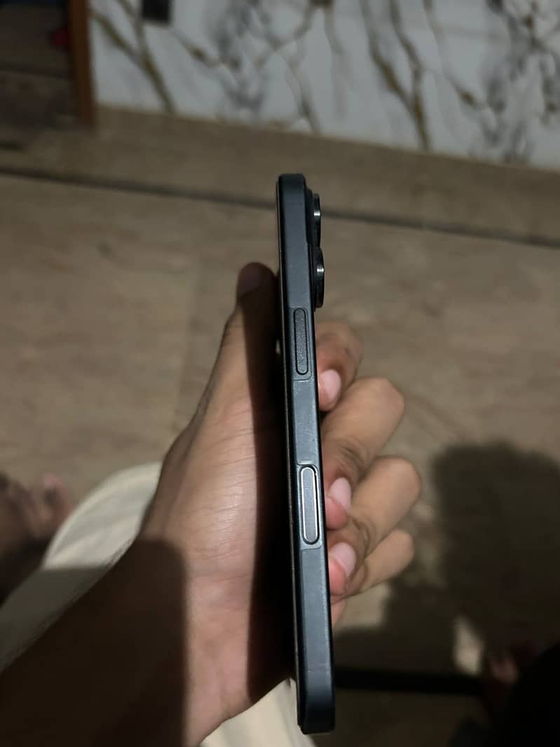 Apple iPhone 16 1