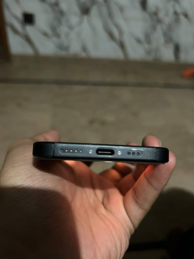 Apple iPhone 16 3