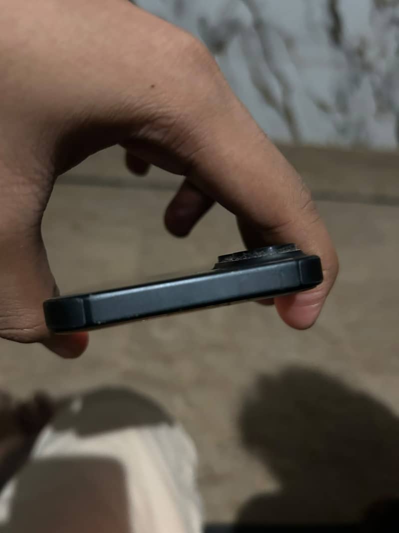 Apple iPhone 16 4