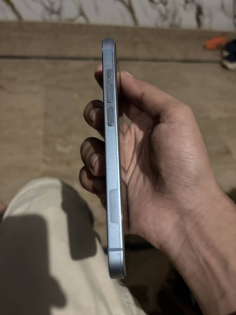 Apple iPhone 14 3