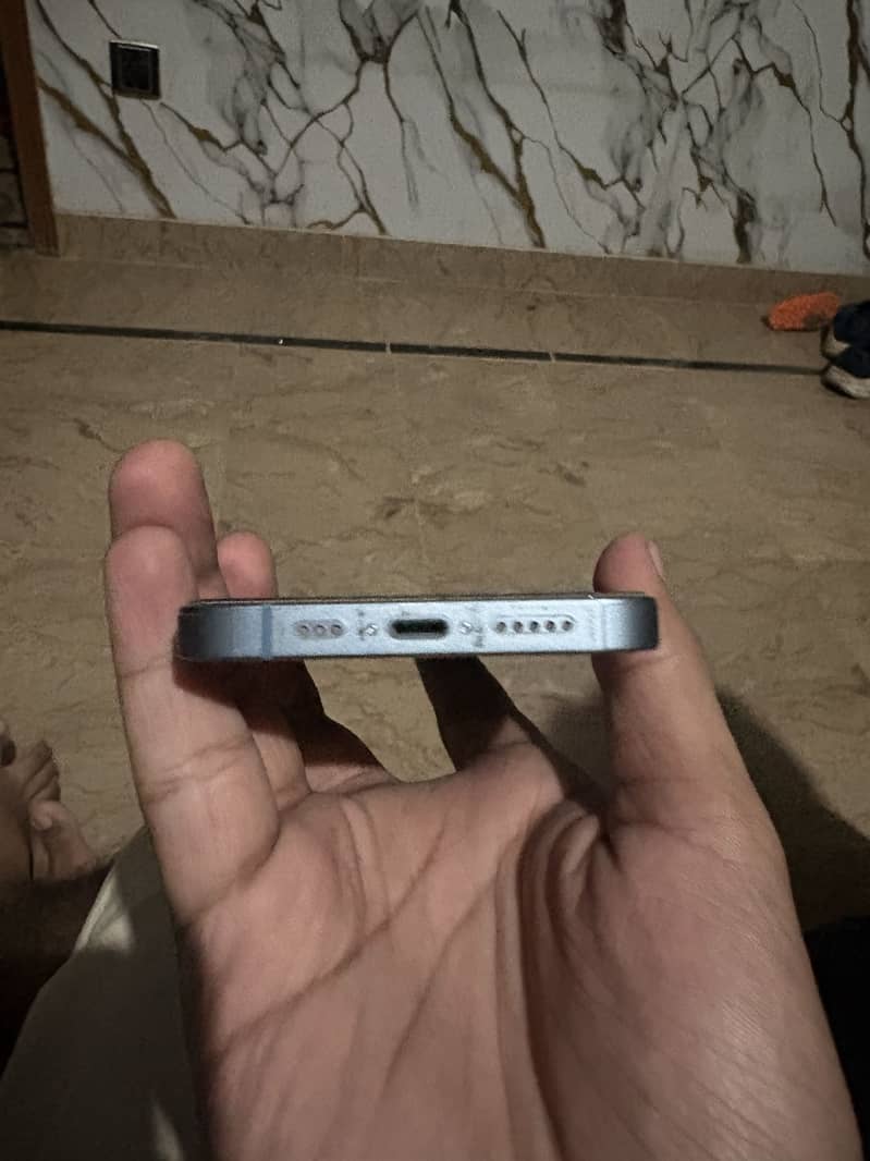 Apple iPhone 14 4