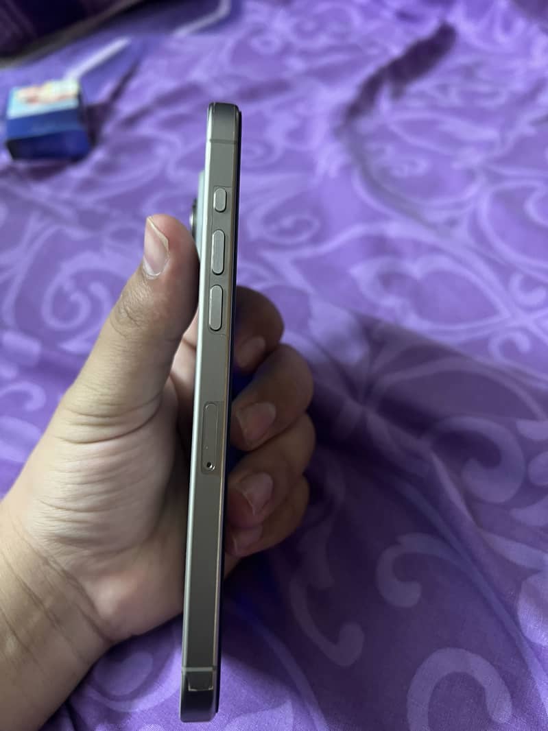 Apple iPhone 15 Pro Max 4