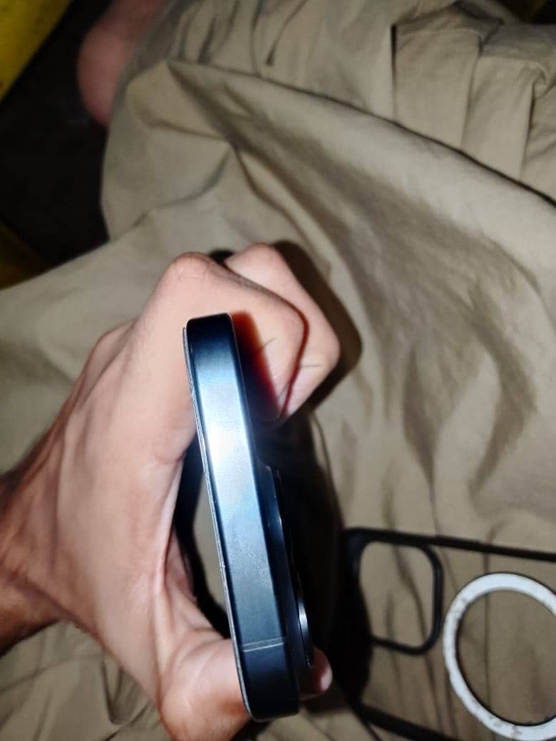 Apple iPhone 15 Pro 2