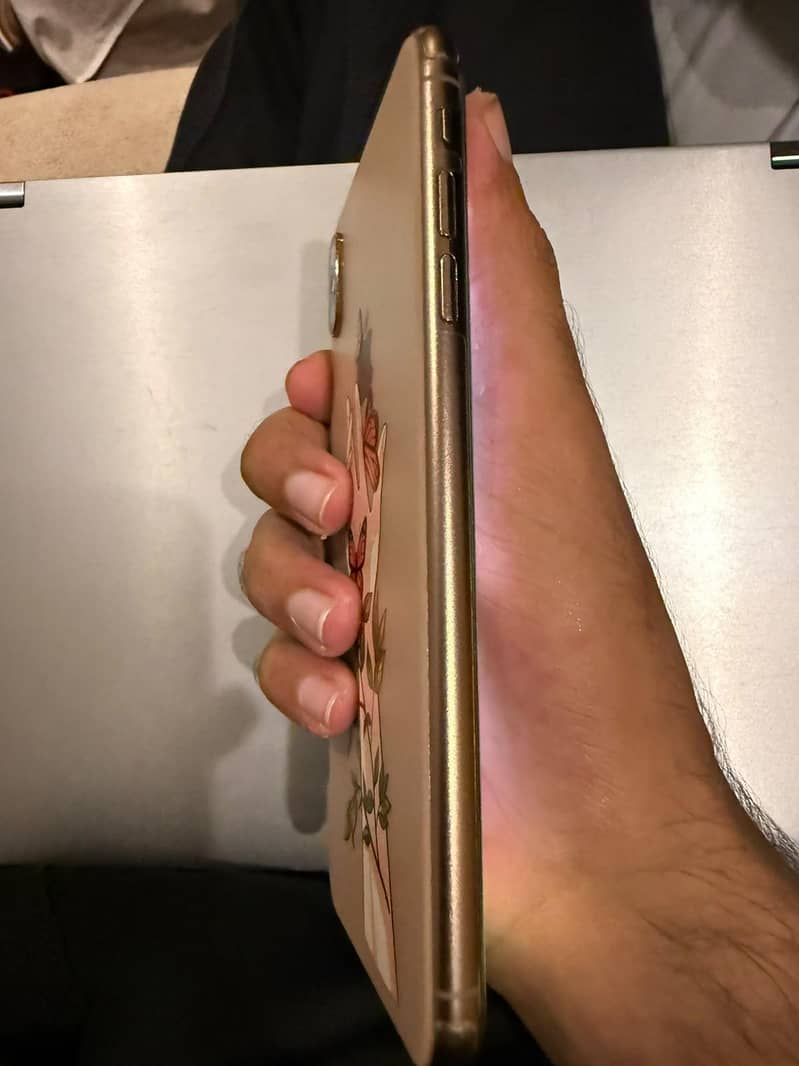 Apple iPhone Xs max 5